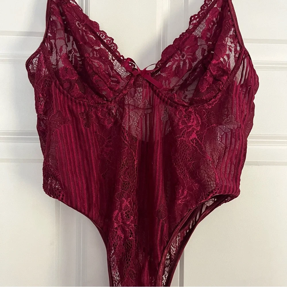 NWT PrettyLittleThing Plum Lace Insert High Leg Cup Bodysuit - Picture 7 of 15